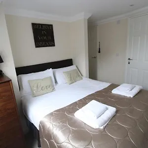  Holiday home Westcliff House - 4 Bedrooms