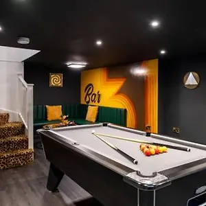  Holiday home Ultimate Glam, Vintage Pad. Cool 70s Bar.